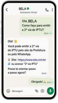 Tela de smartphone com assistente virtual municipal